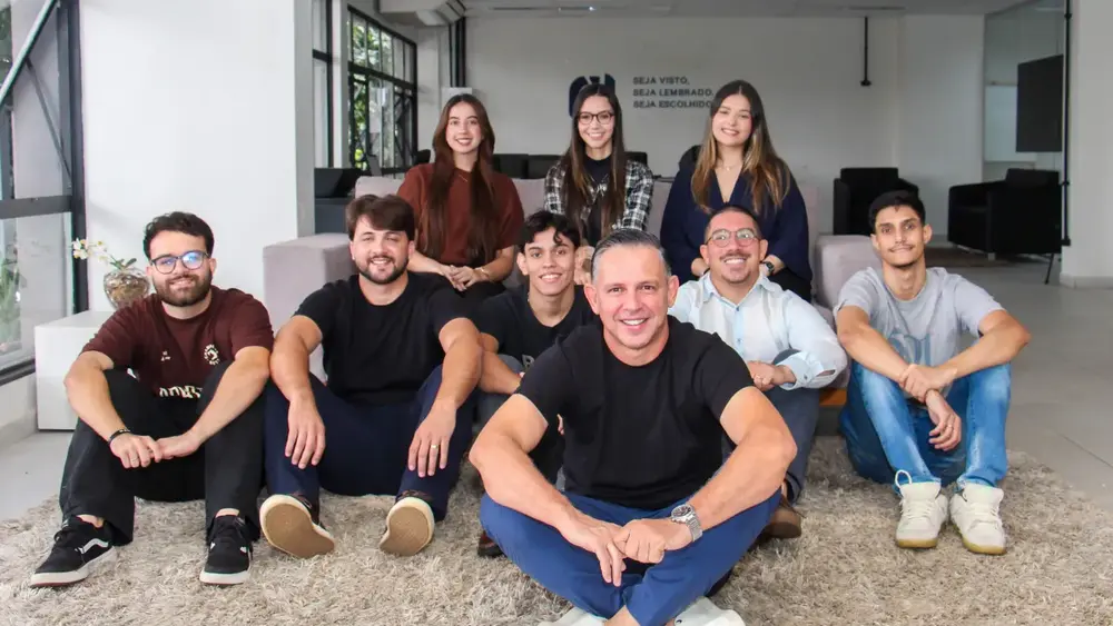 Agência Novo Normal prepara empresas para novo Google com IA