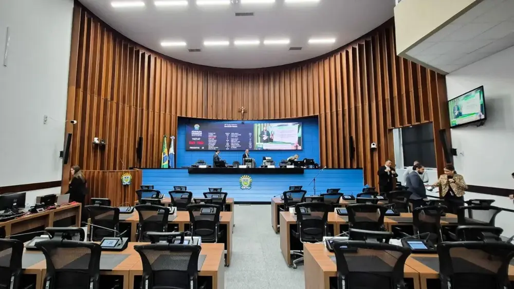 Disputa por cadeiras na Assembleia e Câmara diminui em 2026