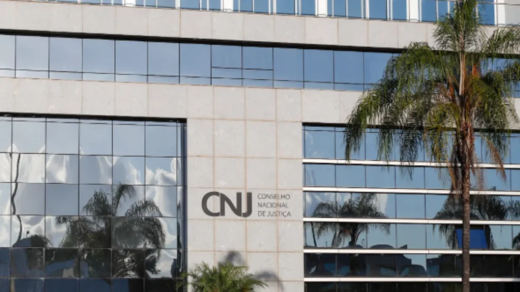 CNJ cria comissão para revisar salários de juízes