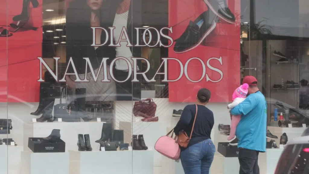 Procon MS orienta sobre compras seguras no Dia dos Namorados
