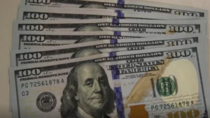 Dólar cai a R$ 5,10 e bolsa sobe com alívio no Oriente Médio