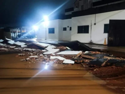 Muro de delegacia desaba durante obra de supermercado em Campo Grande