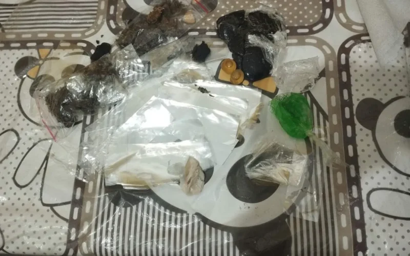 Mulher tenta entrar com drogas no sutiã em presídio de Dourados