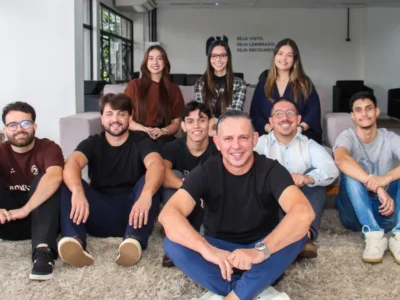 Agência Novo Normal prepara empresas para novo Google com IA