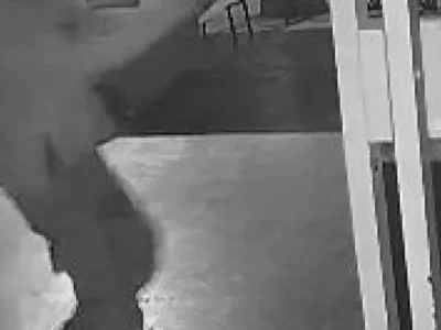 Dupla armada invade tabacaria e deixa dois feridos graves em Coxim