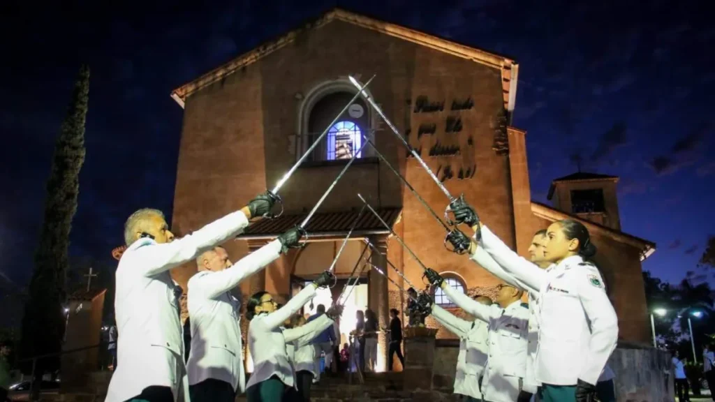 Procissão reúne milhares em homenagem à padroeira de MS