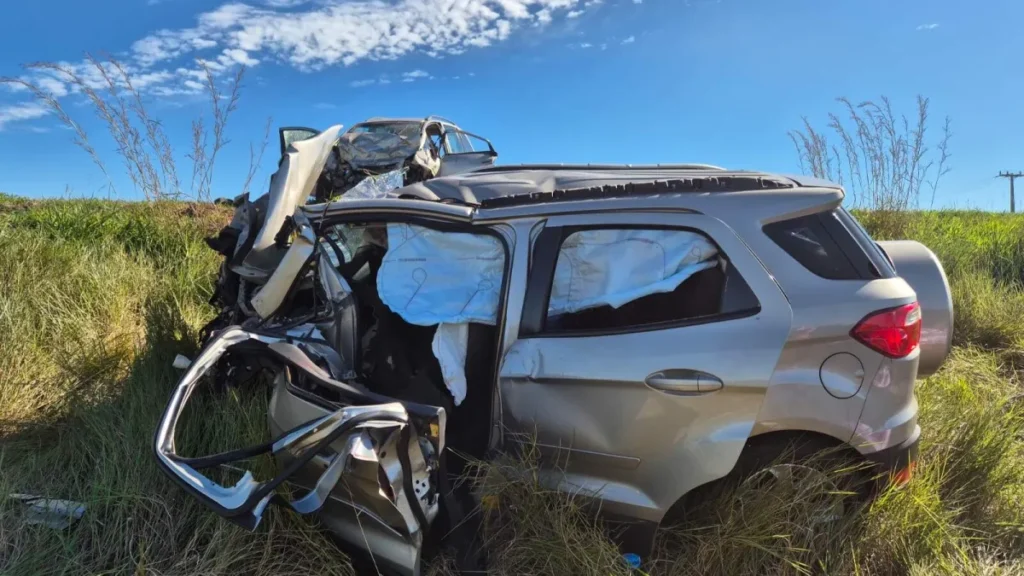Três morrem em grave acidente na BR-463