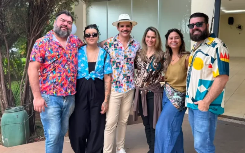 Amigos coloridos celebram a vida em despedida do ‘Bom Sujeito’