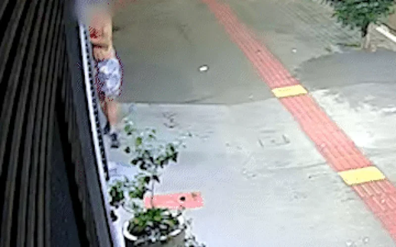 Homem corre sangrando por uma quadra após facada e morre em hotel