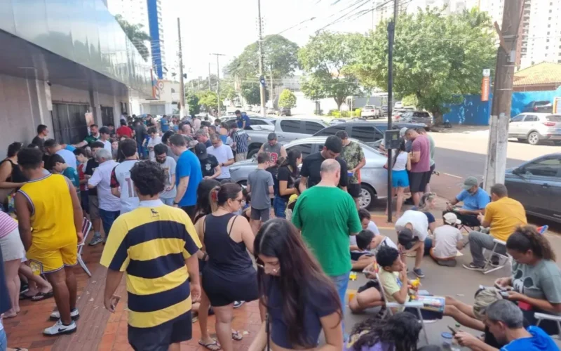 Fim da Copa não freia febre por figurinhas no Brasil