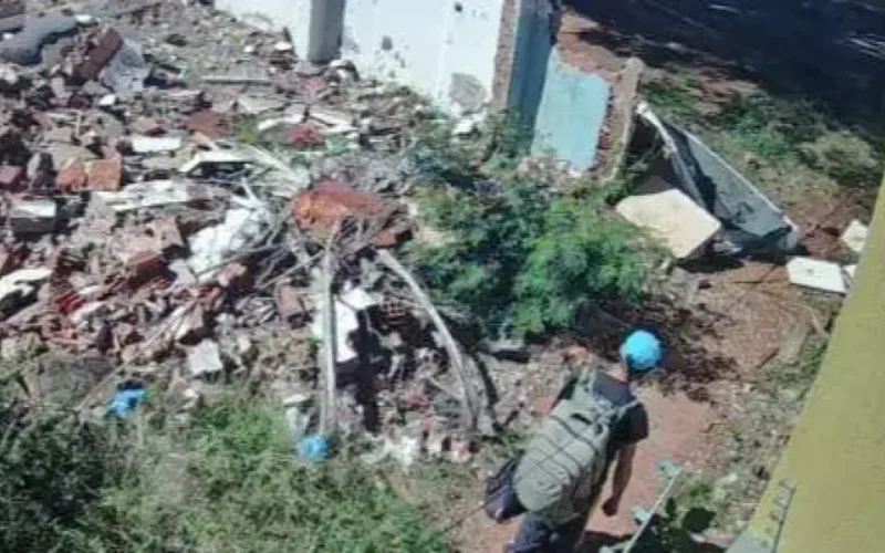 Terreno abandonado vira foco de insegurança e violência em bairro