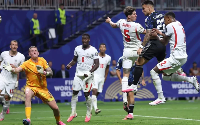 Argentina vira sobre Inglaterra no fim e vai à final