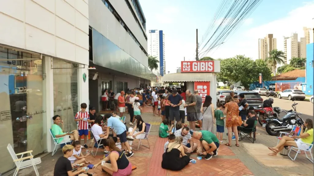 Colecionadores seguem saga para completar álbum na reta final da Copa