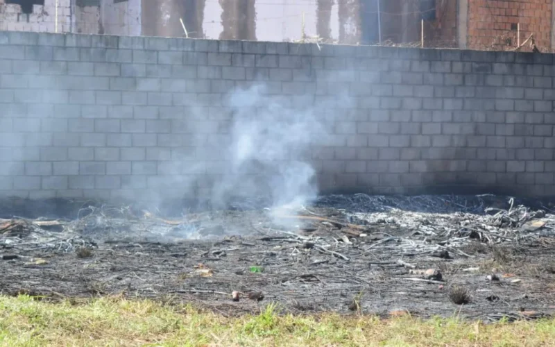 Bombeiros combatem três queimadas em uma manhã em Campo Grande