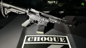 Fuzil americano M4 avaliado em R$ 40 mil é achado em avenida