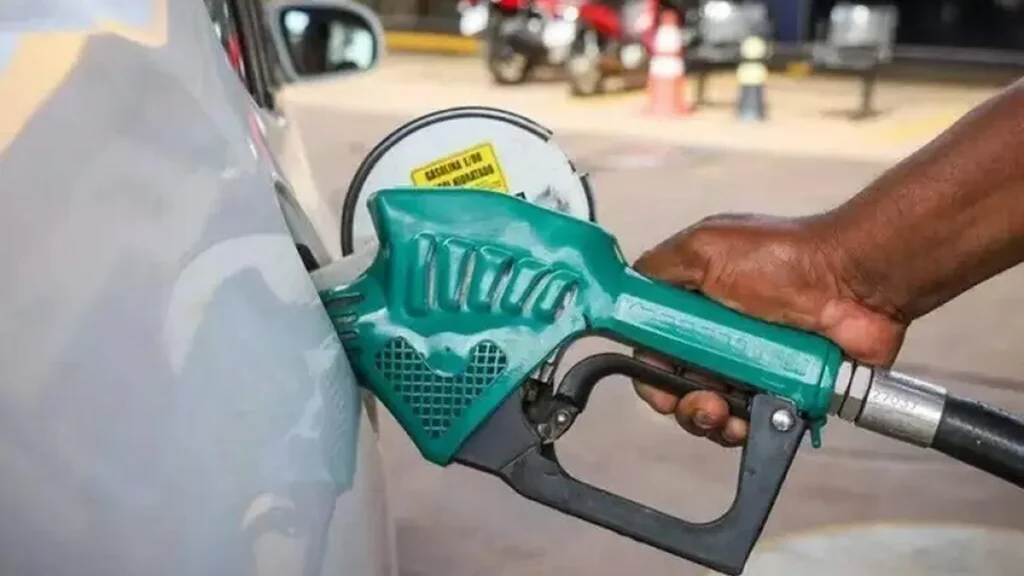 Governo prorroga subsídio de R$ 0,44 na gasolina por 30 dias