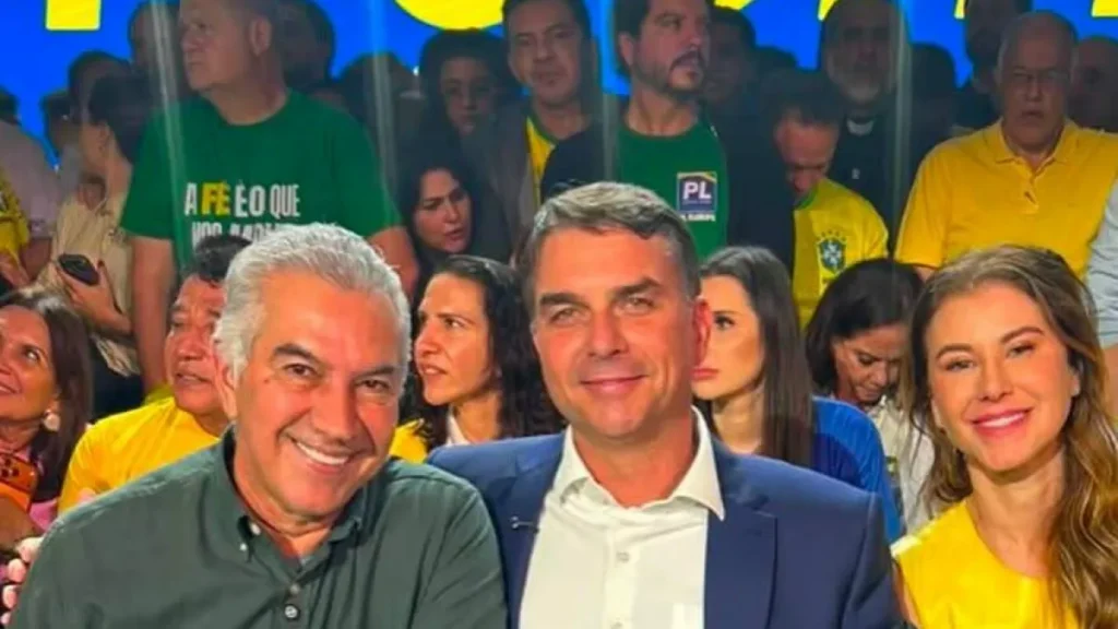 PL lança Flávio Bolsonaro à Presidência com apoio de Riedel e Reinaldo