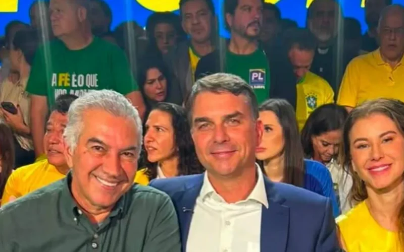 PL lança Flávio Bolsonaro à Presidência com apoio de Riedel e Reinaldo