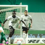 Atlético-MG vence Palmeiras fora e impede disparada do líder