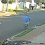 Motociclista que se filmava atropela idoso e é flagrado por câmera