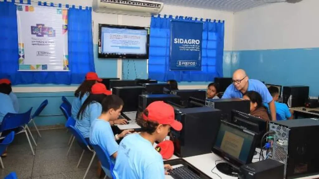 Computação entra no currículo escolar com lógica e combate à desinformação