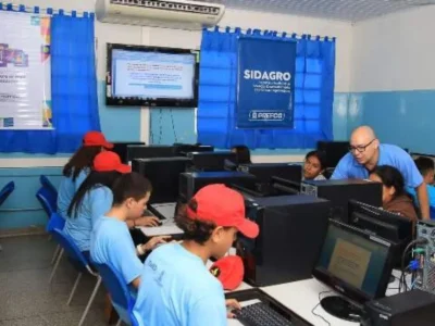 Computação entra no currículo escolar com lógica e combate à desinformação