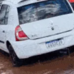 Kwid atola, alaga e motorista perde dia de trabalho em Campo Grande