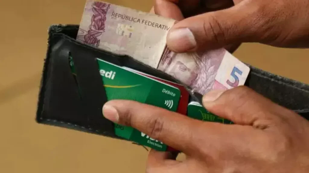 Brasileiros têm R$ 5,1 bi esquecidos em bancos; saque vai até quando?