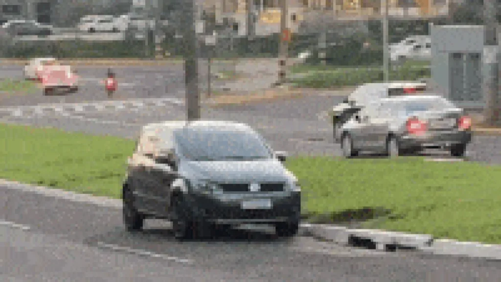 Fox estacionado no canteiro da Afonso Pena viraliza em Campo Grande