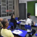 Trabalhadores voltam à escola em busca de novas oportunidades na indústria