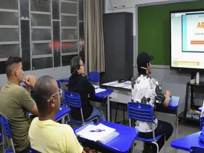 Trabalhadores voltam à escola em busca de novas oportunidades na indústria