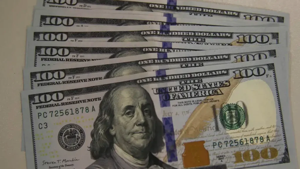 Dólar sobe a R$ 5,19 com saída de estrangeiros e atinge R$ 11,93 bi